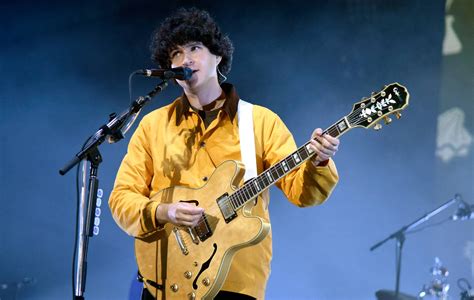 Vampire Weekend .